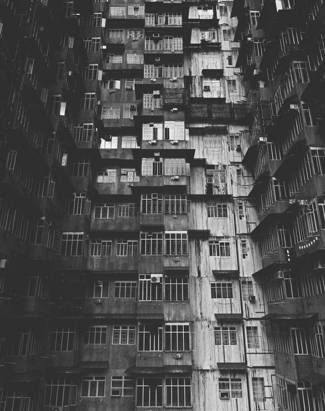 Fully #procedural #building made with #love & #Houdini
#3dart #redshift3d #3D #sideFXHoudini